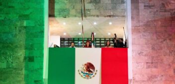 LA GOBERNADORA LAYDA SANSORES ENCABEZÓ LOS FESTEJOS PATRIOS EN LOS QUE VITOREÓ A LOS HÉROES DE LA INDEPENDENCIA DE MÉXICO