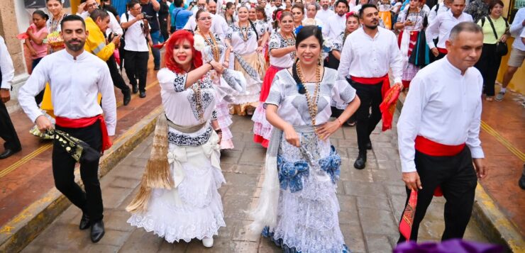 ENCABEZÓ LA GOBERNADORA, LAYDA SANSORES SAN ROMÁN, VIBRANTE CAMINATA CAMPECHANA EN EL CENTRO HISTÓRICO